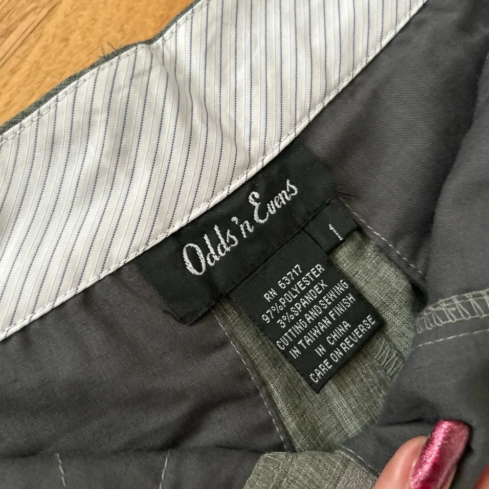 Pew-owned Women’s dress pants. Size 1 - Picture 4 of 6